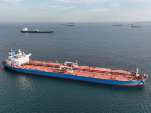 Reuters: более 60 нефтяных танкеров остановились в портах из-за санкций США