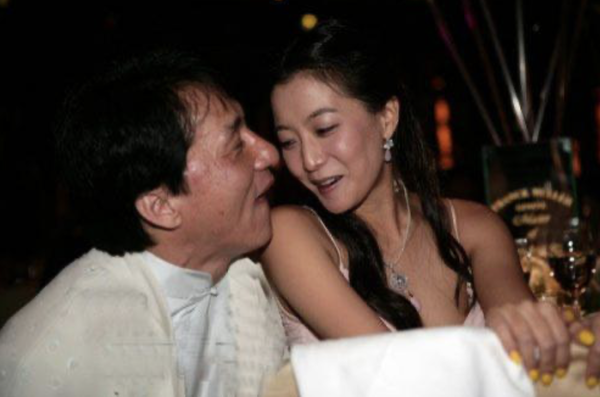 Как выглядят настоящие возлюбленные героев популярных боевиков