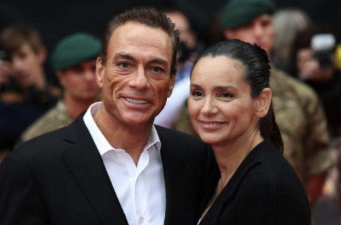 Как выглядят настоящие возлюбленные героев популярных боевиков