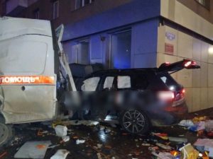 В Белгороде боец ММА за рулем BMW X7 протаранил «скорую»: погибли два фельдшера