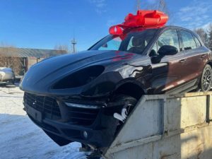 Стали известны подробности истории с выброшенной на мусорку машиной «Порше»