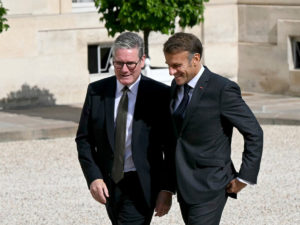 Макрон Стармер