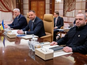 После переговоров в Джидде Трамп снял паузу в передаче помощи Украине