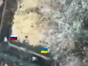 Опубликовано видео рукопашного боя российского бойца с украинским в окопе