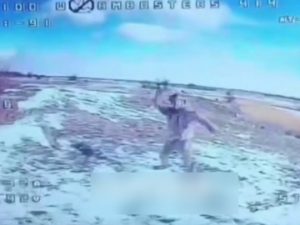 Российские боец сбил рацией украинский дрон, попав на видео