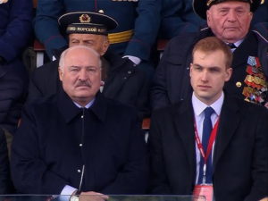 Лукашенко на параде Победы