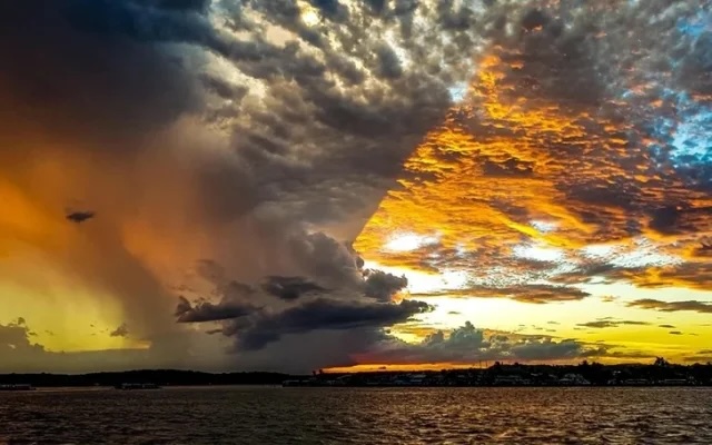 Звёзды, молнии, закаты: уникальные снимки неба, которые завораживают