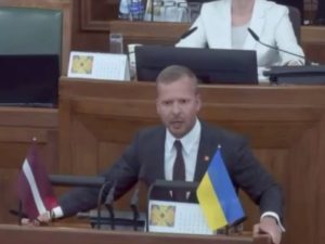 Задержан депутат Росликов, который в Латвии отстаивал право говорить по-русски
