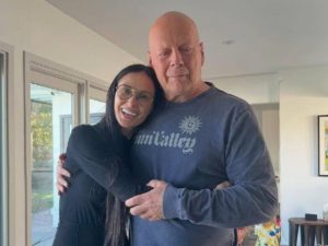 СМИ: Брюс Уиллис перестал ходить и говорить из-за деменции