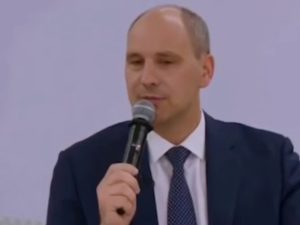 «Бог даст деточку — даст и денежку»: врио губернатора Свердловской области оскандалился после совета