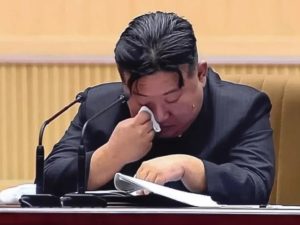 Фото Ким Чен Ына у гроба солдата, привезенного из РФ, разошлось по Сети