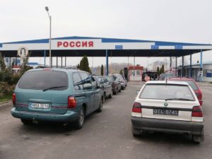 Туристы из ФРГ и Польши рвутся на отдых в Калининградскую область, образовав на границе пробку