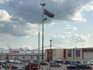 над «Садоводом» в Москве азербайджанский флаг