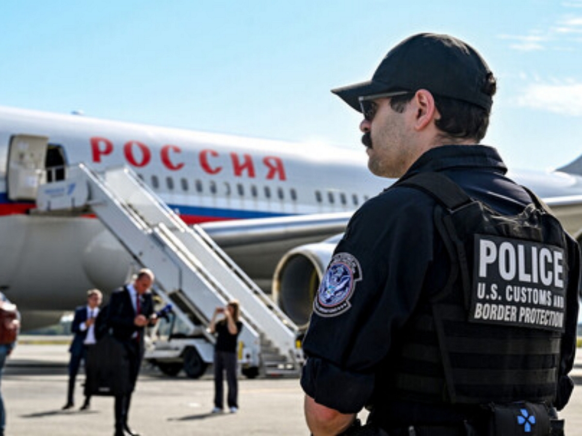 Российская делегация за заправку самолетов на Аляске платила наличными