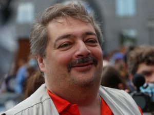 Суд заочно арестовал писателя Дмитрия Быкова*