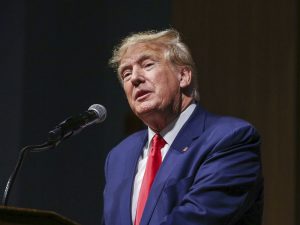 Трамп: США прекращают финансирование поставок вооружения на Украину