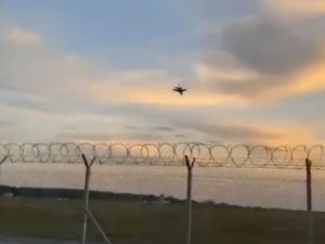 В Польше при подготовке к авиашоу разбился истребитель F-16, попав на видео