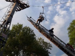 Не менее 8 человек пострадали при обрушении канатной дороги в Нальчике: момент обрыва троса попал на видео