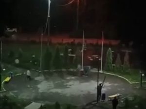 Мигранты сыграли в бейсбол на мемориале павшим воинам ВОВ в Тульской области 