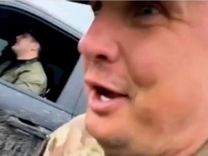 Депутат бежит за машиной сына Кадырова