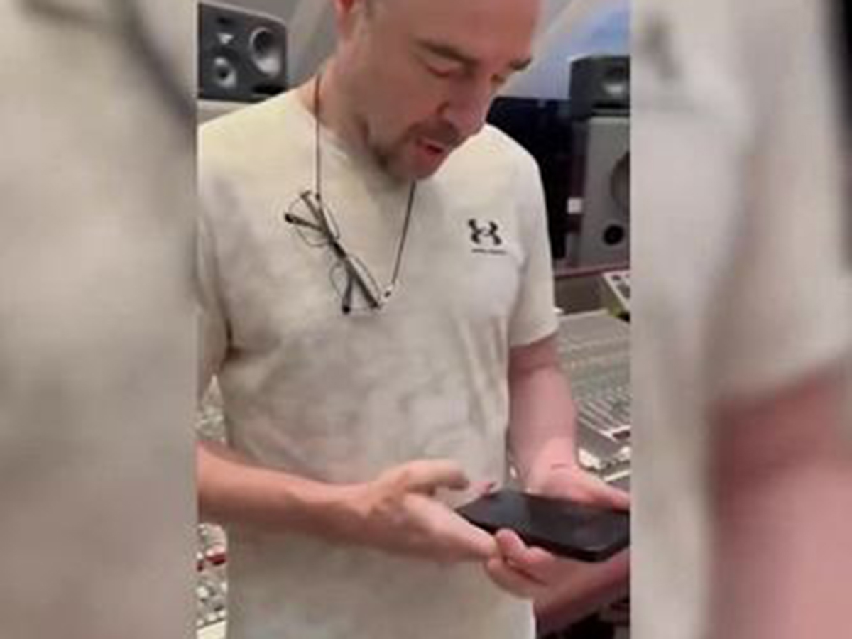Вынес всю туалетную бумагу: появилось видео скандала в доме миллиардера Товстикова