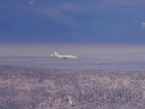 СМИ: в небе над «зоной 51» засняли сверхсекретный самолет США