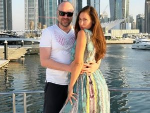 «Полина его любит уже 8 лет»: жена миллиардера Товстика в слезах раскрыла Малахову правду об измене мужа