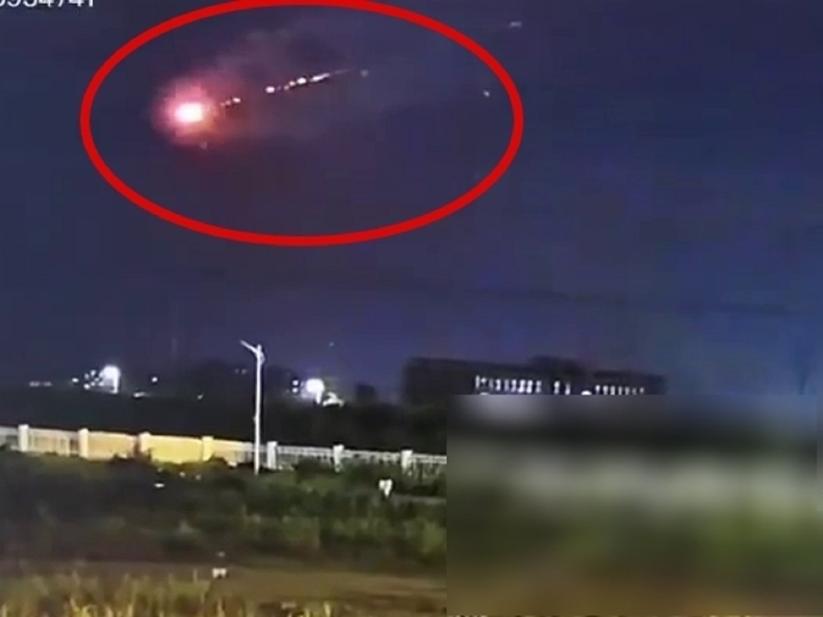 Загадочный взрыв в небе над Китаем попал на видео