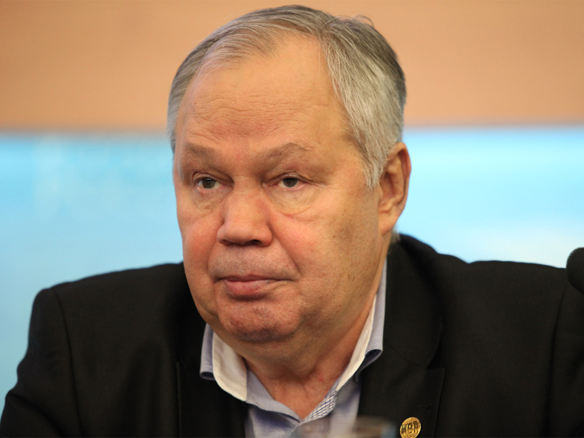 Умер