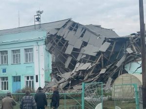 Признанное годным здание школы обрушилась в Татарске Новосибирской области