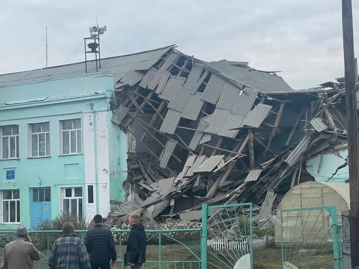 Признанное годным здание школы обрушилась в Татарске Новосибирской области
