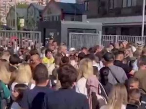 Жуткая давка в одной из краснодарских школ на 1 сентября попала на видео