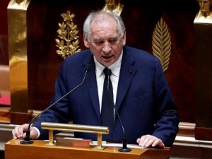 Парламент Франции проголосовал за отставку правительства Франсуа Байру
