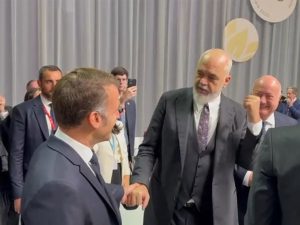 Макрон