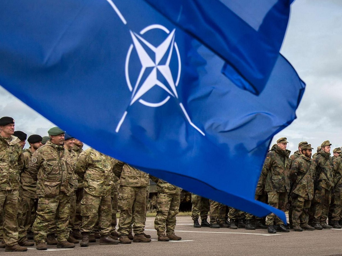 В Китае раскрыли, чем РФ пугает НАТО, сдерживая ввод войск на Украину