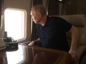 Путин в самолете