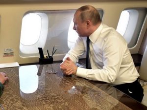 Путин в самолете