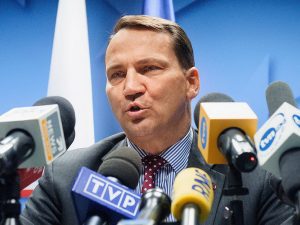 Глава МИД Польши Сикорский пригрозил Путину