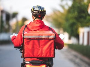 Аналитики подсчитали средний суточный заработок курьеров в Москве