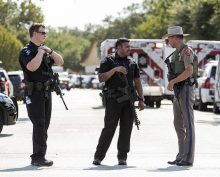 Женщина отравила полицейских листовкой, пропитанной фентанилом