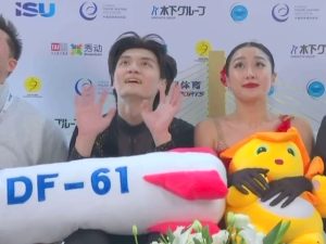 Фигуристы показали игрушку в виде новейшей ракеты КНР, спровоцировав скандал