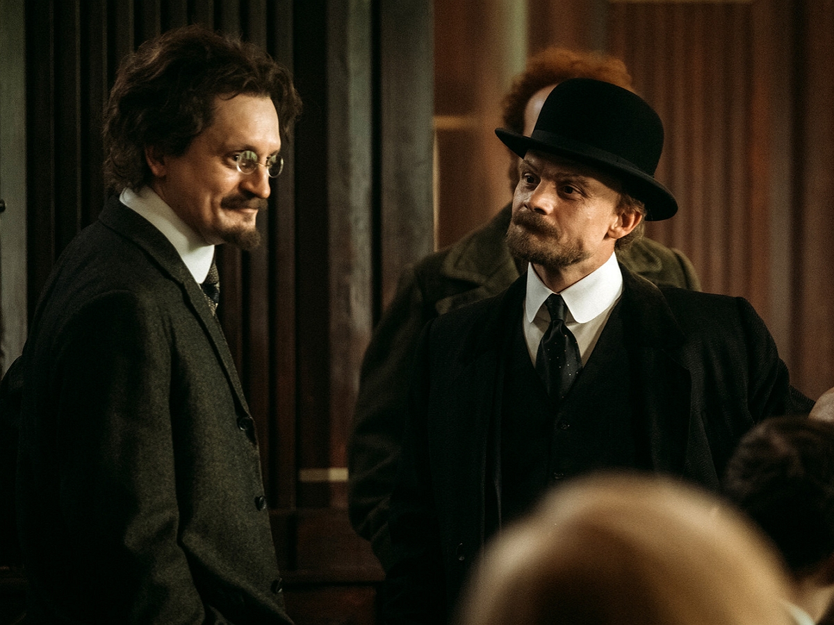 «Под трибунал»: Зюганов разнес сериал Кончаловского «Хроники русской революции»