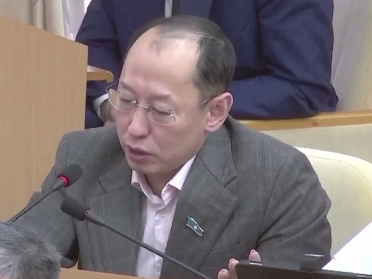 Якутскому многодетному депутату пригрозили штрафом за совет жене не рожать 6-го