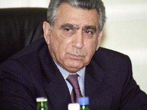 В Азербайджане отправил под домашний арест экс-главу администрации президента