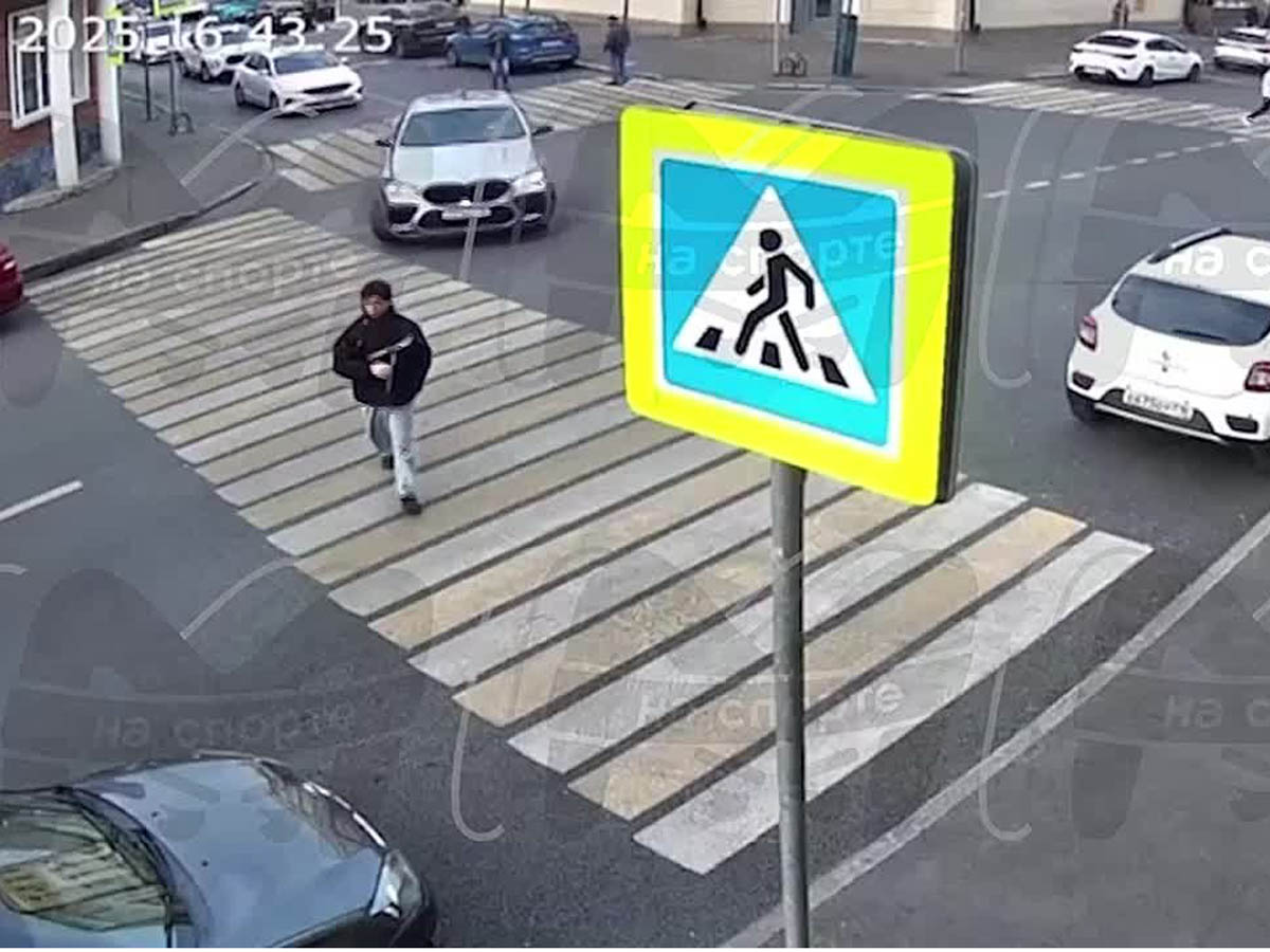 Футбольный арбитр Захаров избил пешехода в Казани и попал на видео