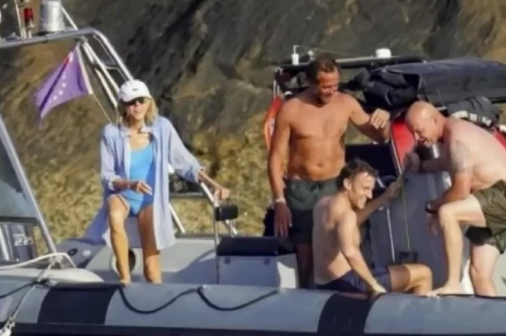 «Надеюсь, что меня не накажут»: на суде всплыло фото жены Макрона в купальнике на фоне слухов о ее поле