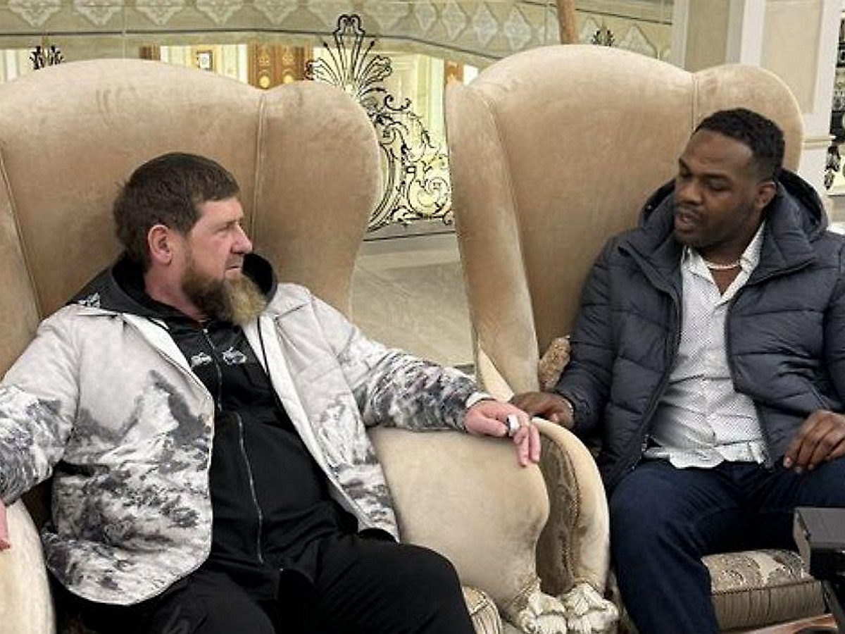 Экс-чемпион UFC Джон Джонс на дне рождения сына Кадырова пострелял из РПГ
