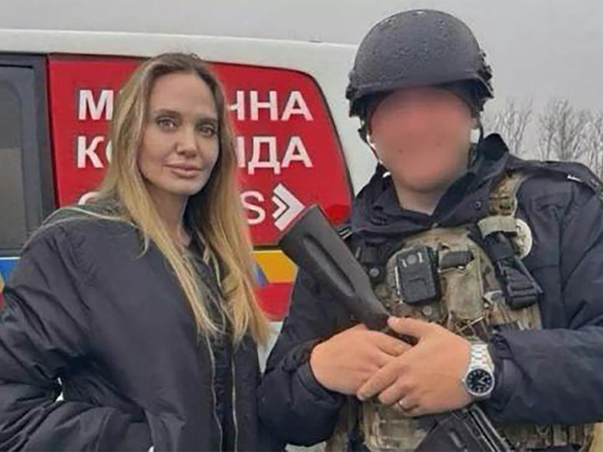 Анджелина Джоли