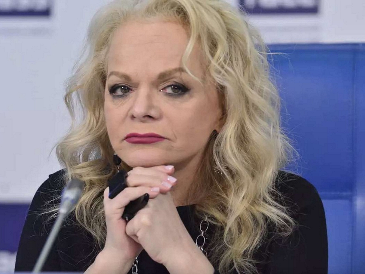 Лариса Долина