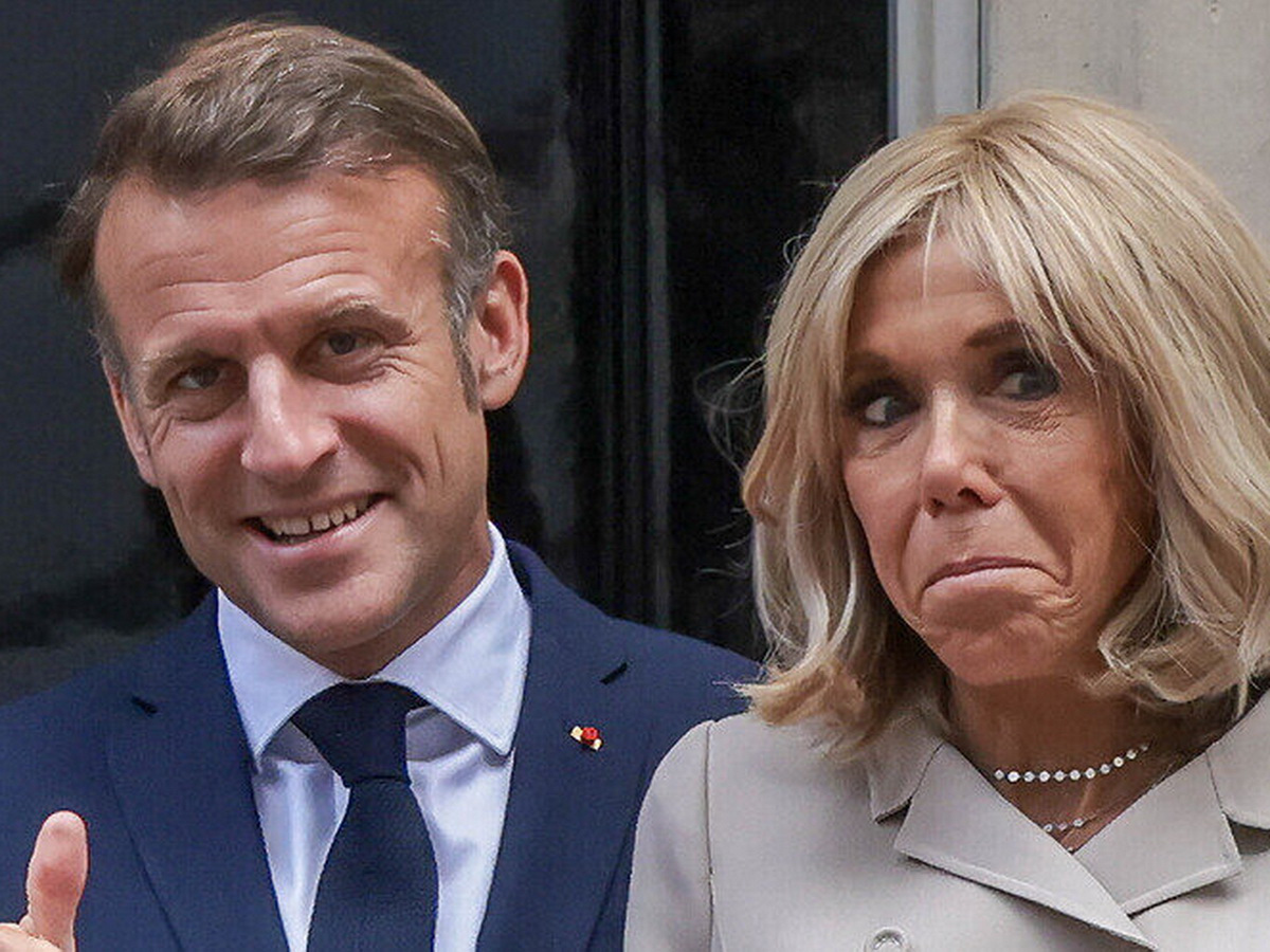 Выпуклость на брюках довела жену Макрона до истерики: у первой леди Франции заметили неладное Выпуклость на брюках довела жену Макрона до истерики: у первой леди Франции заметили неладное